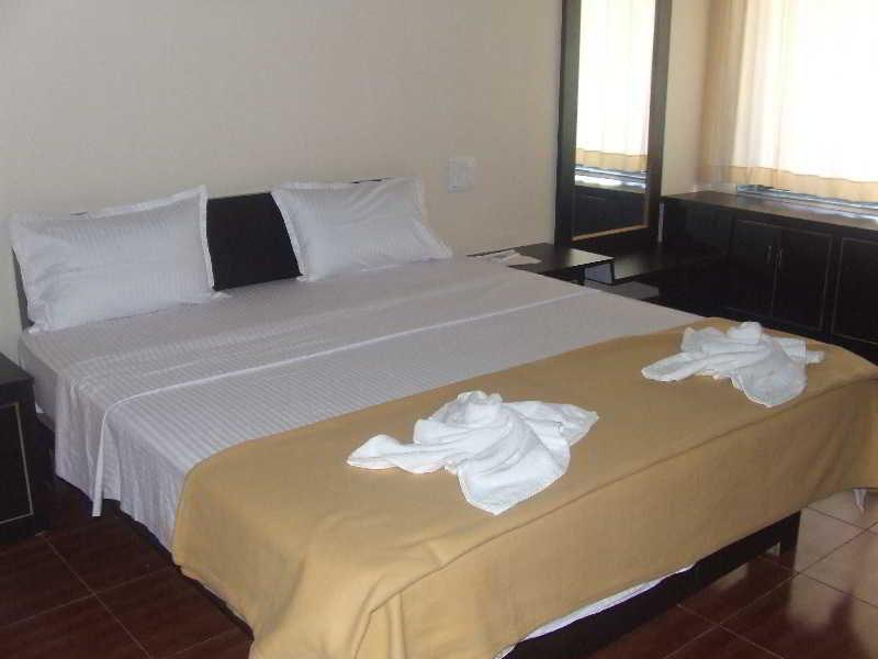 Pleasure Beach Resort Morjim Buitenkant foto
