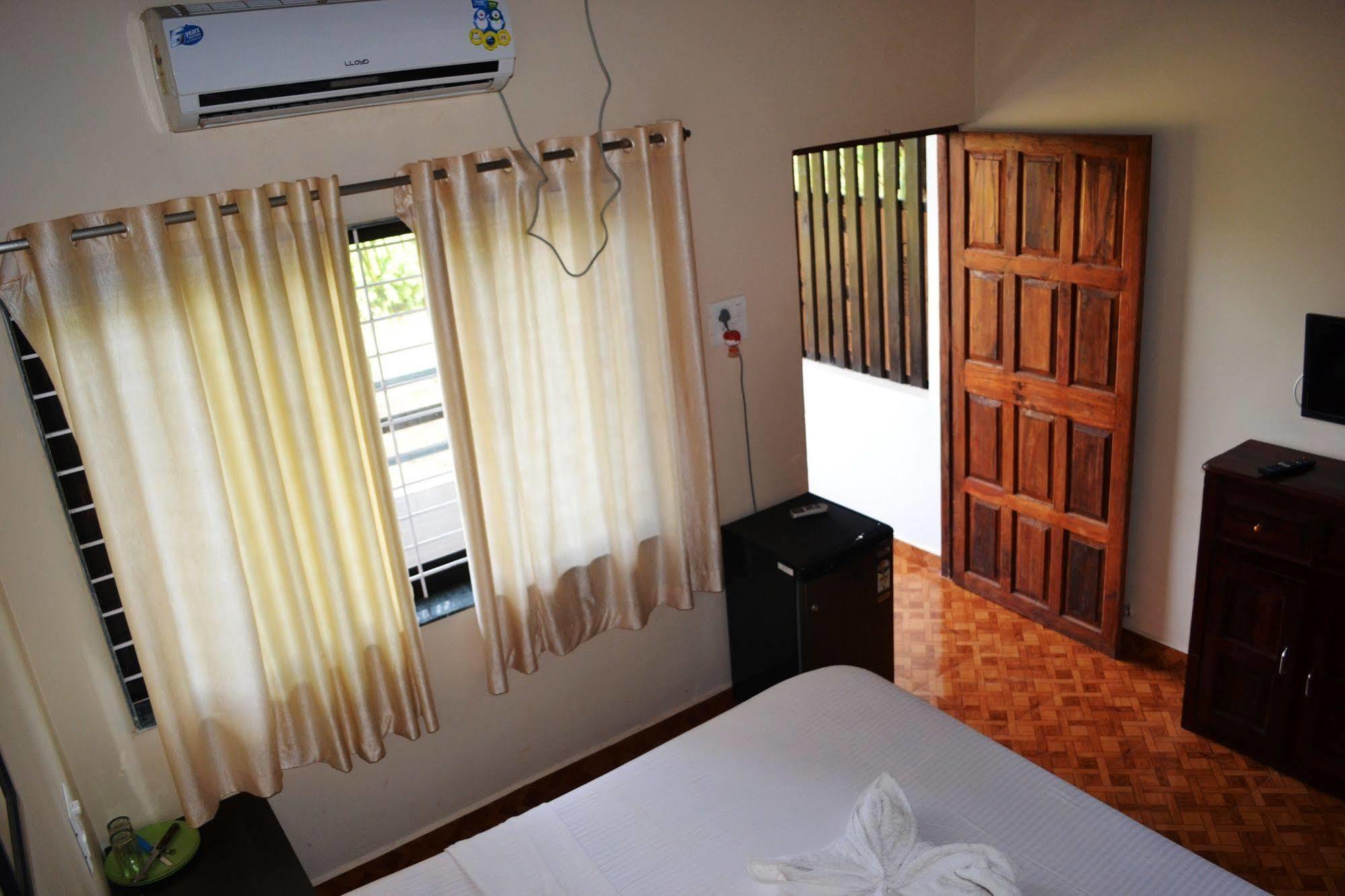 Pleasure Beach Resort Morjim Buitenkant foto